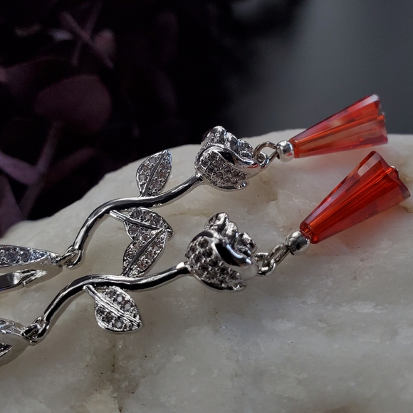 Rhodium/white Goldplated Earrings White Topaz/ Swarovski Red Crystals - Picture 6 of 11